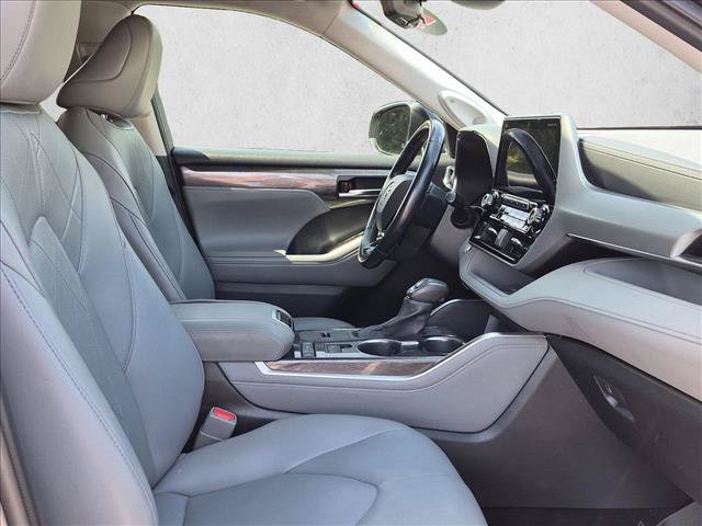 Used 2021 Toyota Highlander Platinum FWD image 25