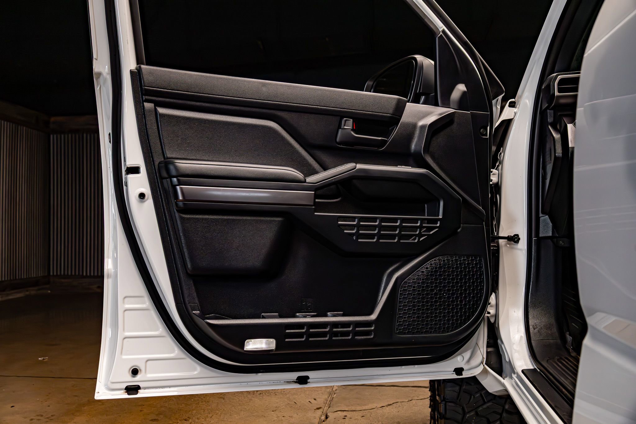 Used 2025 Toyota 4Runner SR5 AWD/4WD image 30