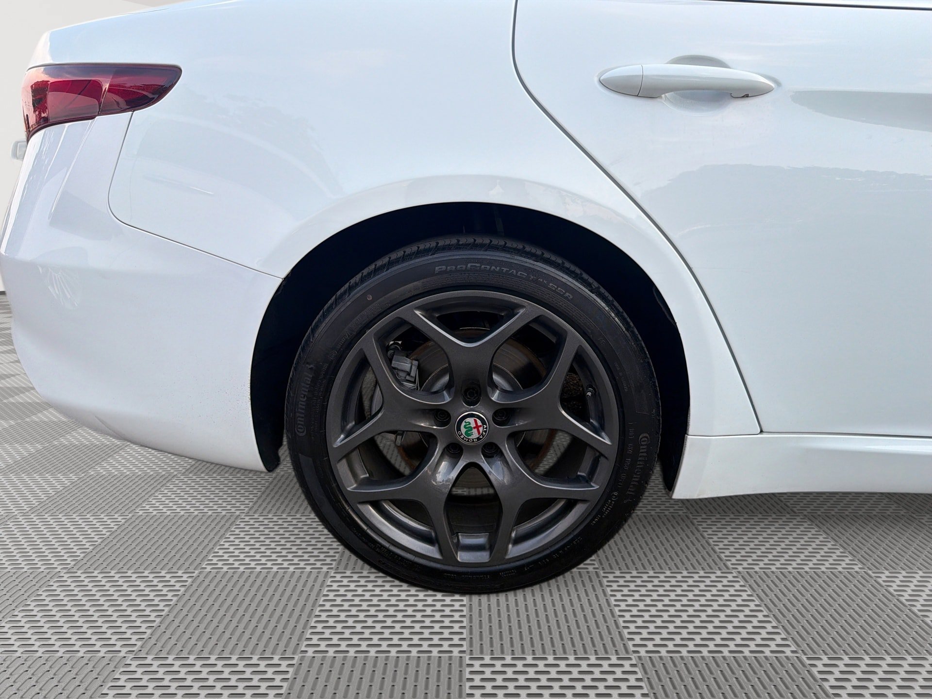Used 2021 Alfa Romeo Giulia Ti w/ Active Assist 2 Package TI AWD/4WD image 29