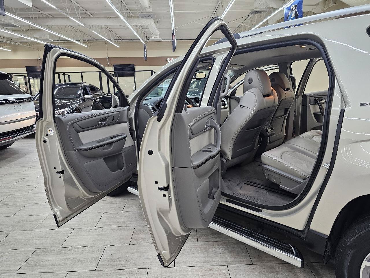 Used 2013 GMC Acadia SLT FWD image 16