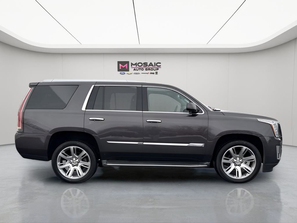 Used 2015 Cadillac Escalade Luxury image 2
