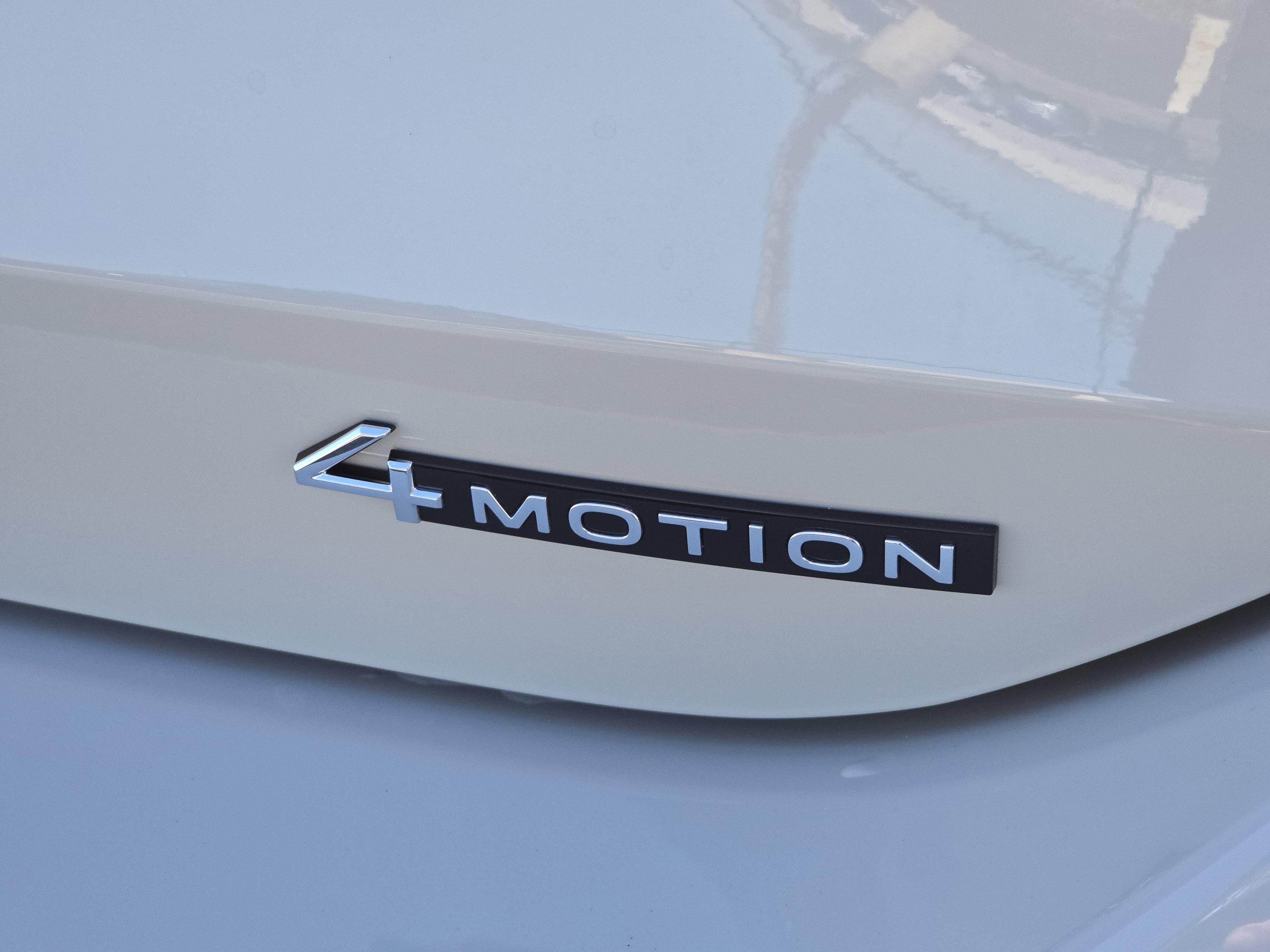 New 2026 Volkswagen Tiguan SE R-Line image 13