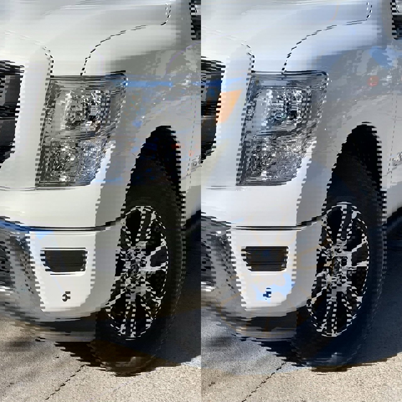 Used 2024 Nissan Titan SV w/ SV Convenience Package image 8