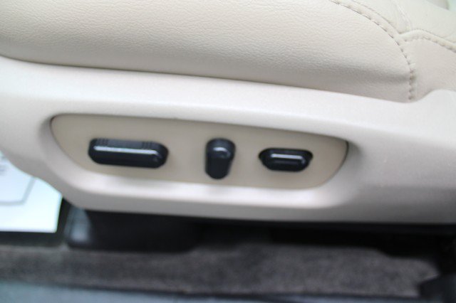 Used 2015 Ford Explorer XLT w/ Equipment Group 202A FWD image 18