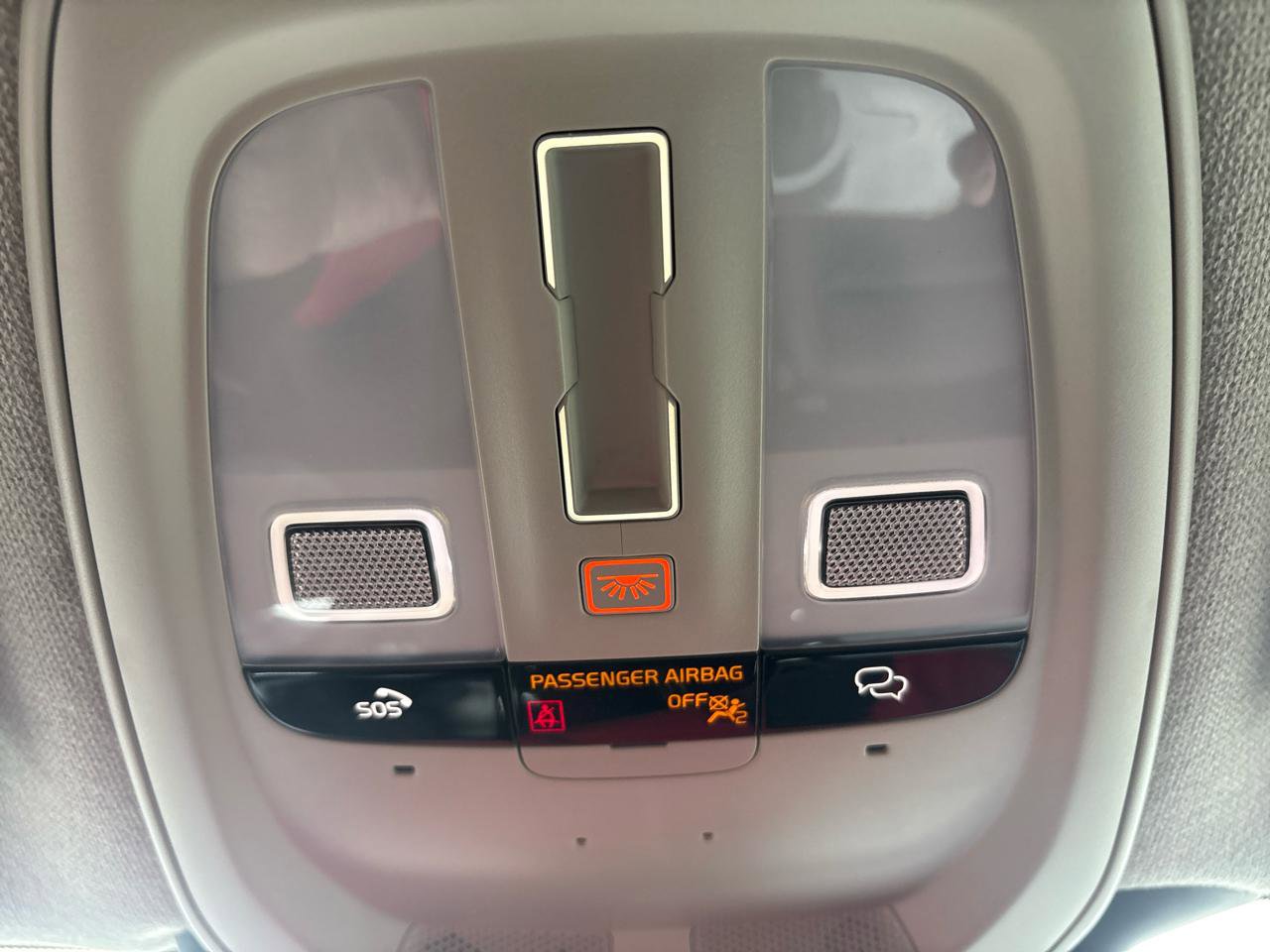 Used 2025 Volvo XC40 B5 Core image 20