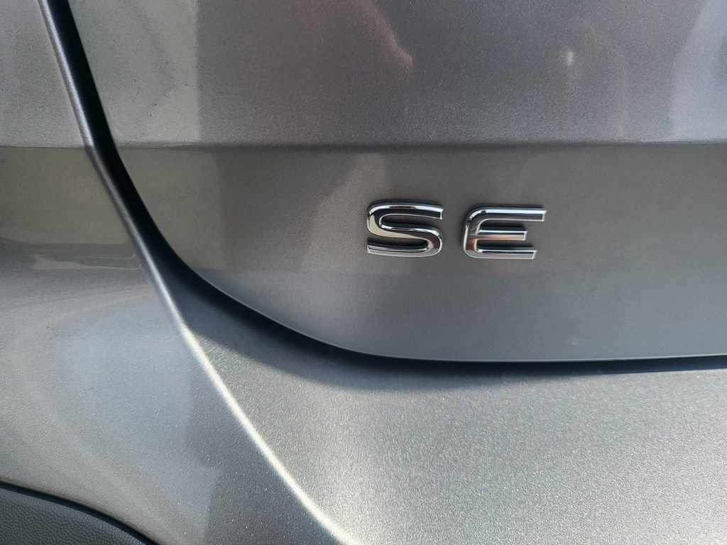 Used 2025 Volkswagen Taos SE AWD/4WD image 9