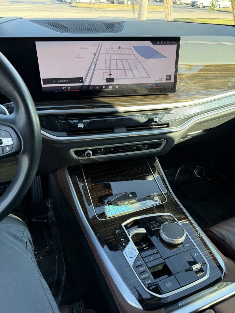 Used 2025 BMW X5 xDrive50e image 12