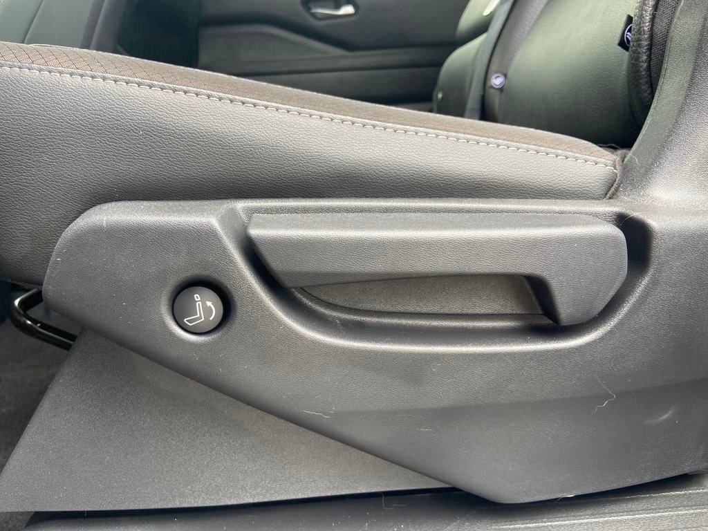 Used 2023 Nissan Pathfinder SL w/ Lighting Package (N92) image 30