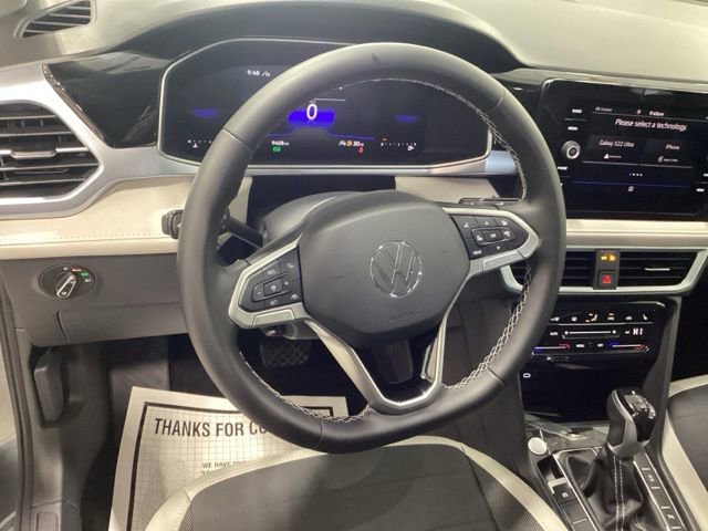 Certified 2025 Volkswagen Taos SE w/ Panoramic Sunroof Package image 7