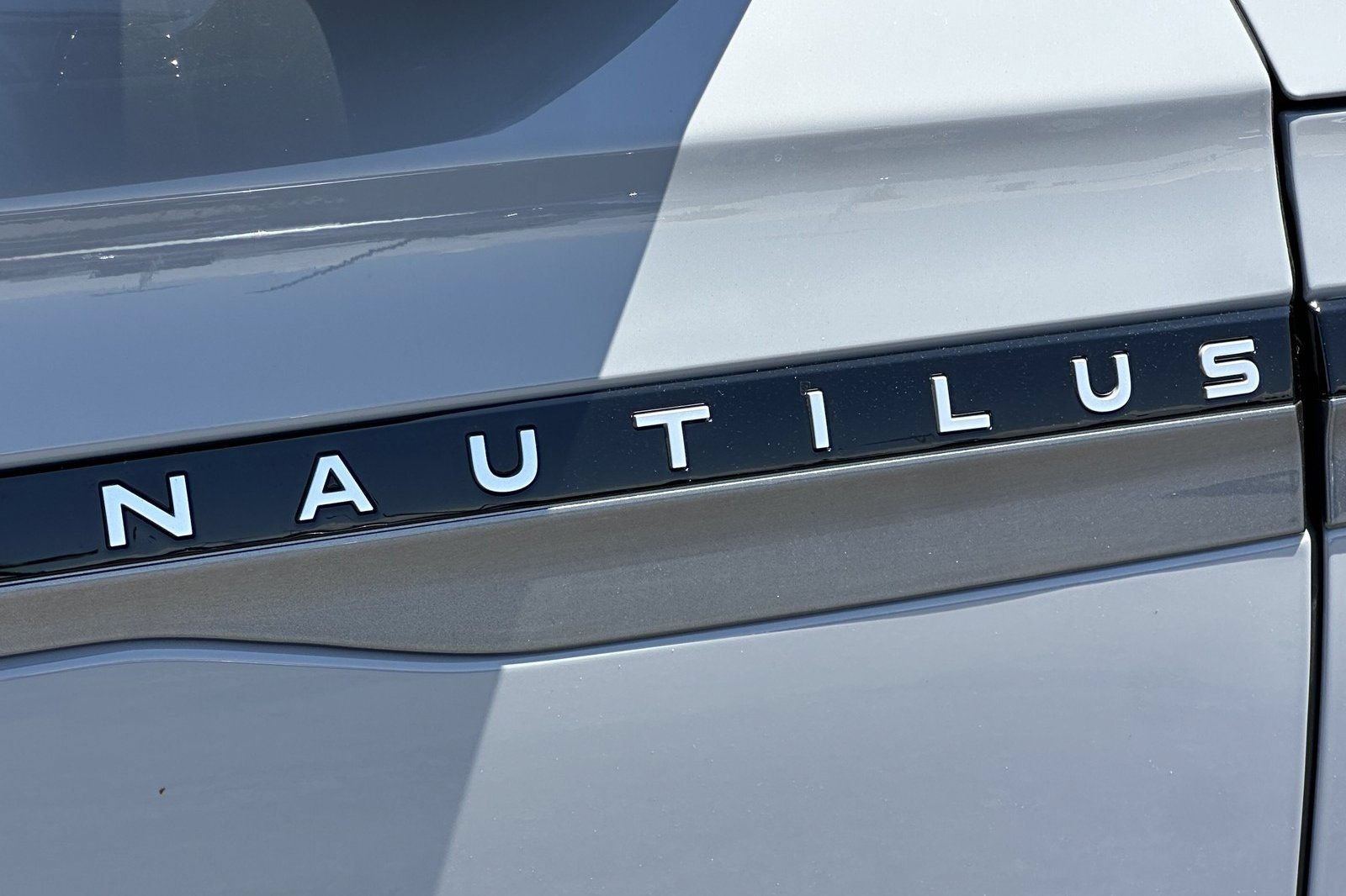 New 2026 Lincoln Nautilus Premier w/ Jet Appearance Package AWD/4WD image 3