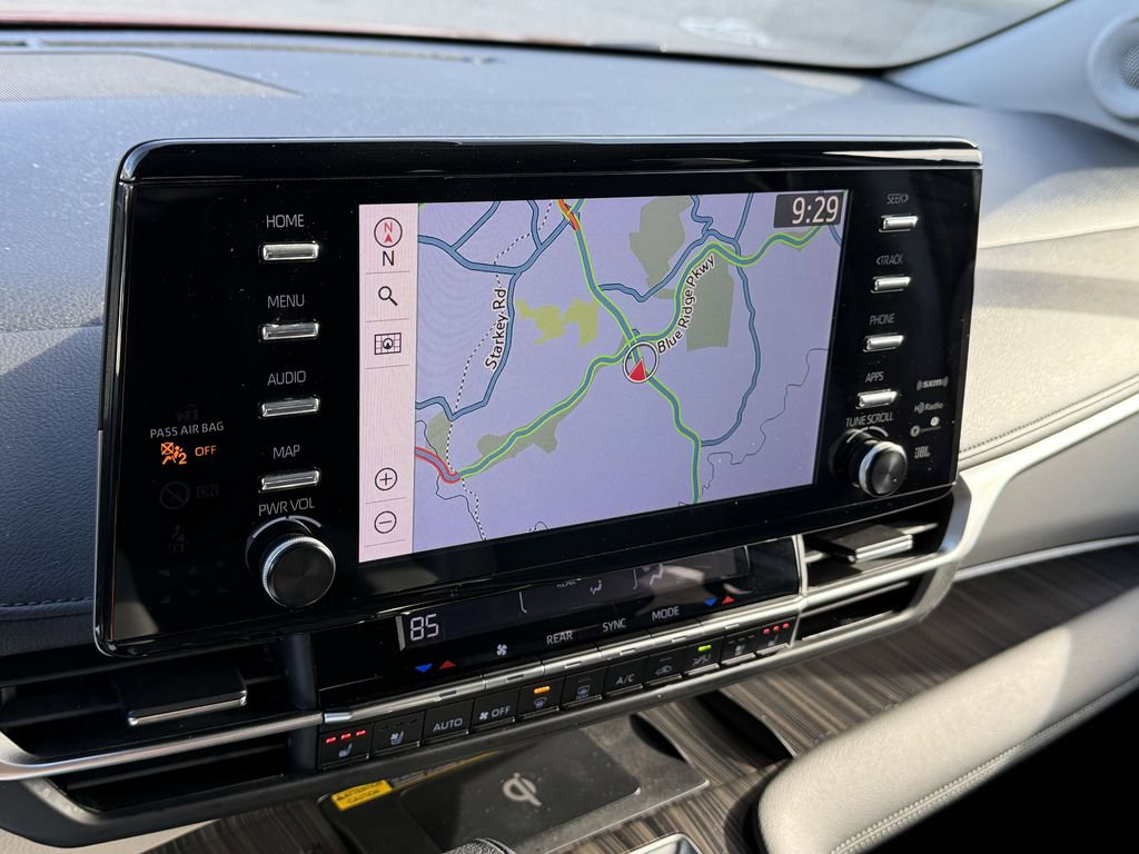 Used 2021 Toyota Sienna Limited FWD image 28