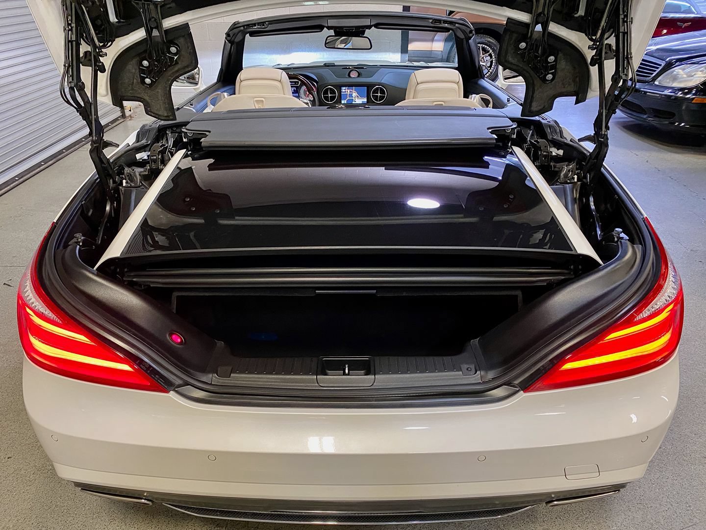 Used 2014 Mercedes-Benz SL 550 image 17