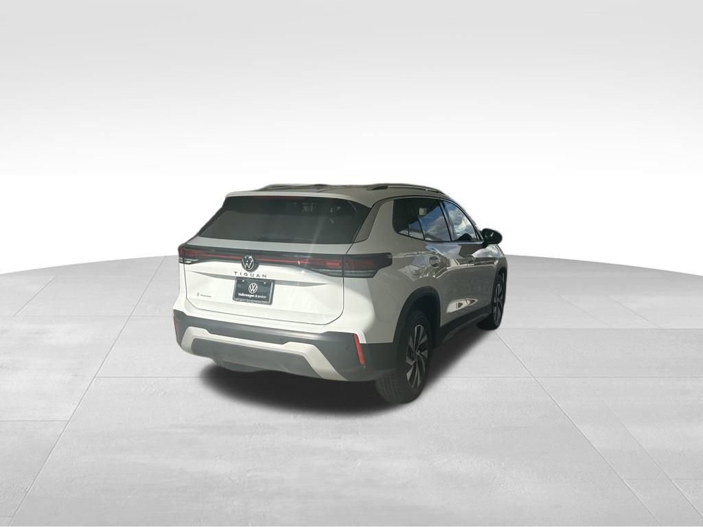 Used 2025 Volkswagen Tiguan S image 5