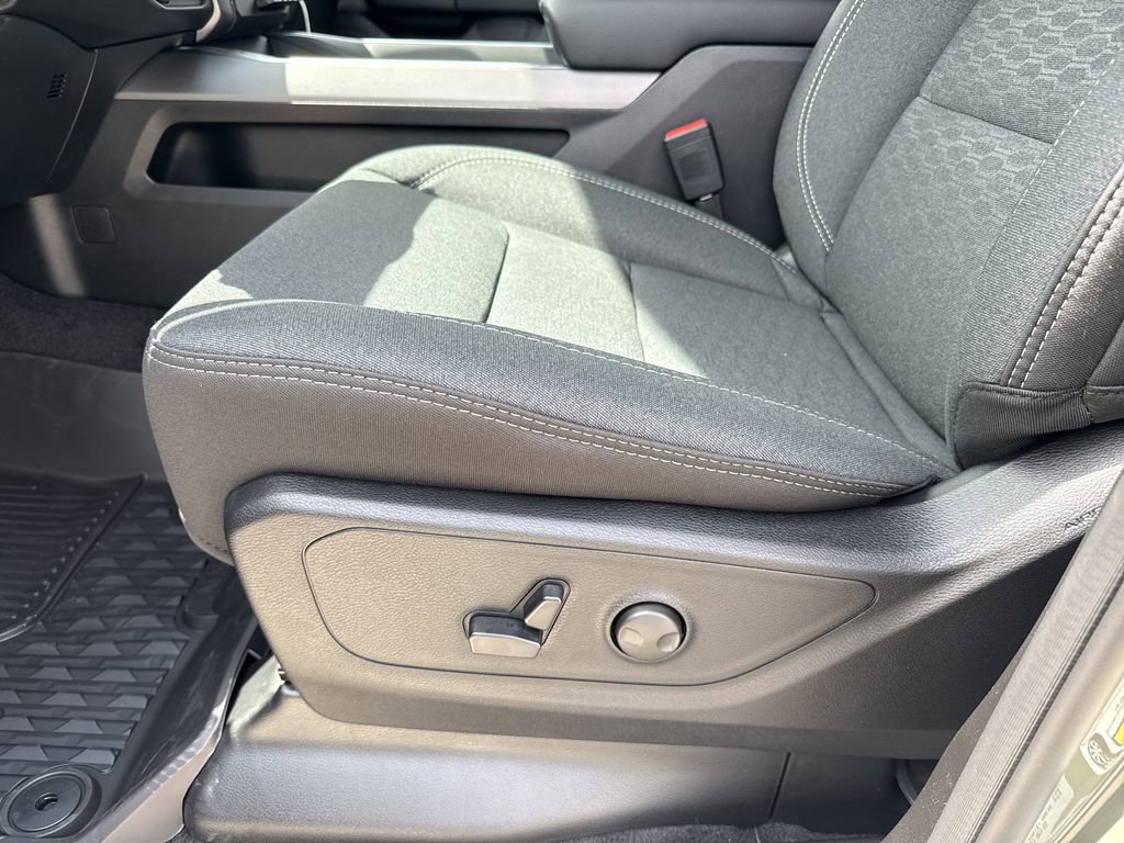 New 2026 RAM 1500 4x4 Crew Cab image 13