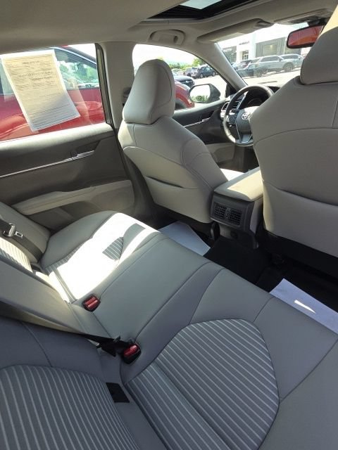 Used 2023 Toyota Camry SE w/ Cold Weather Package FWD image 17