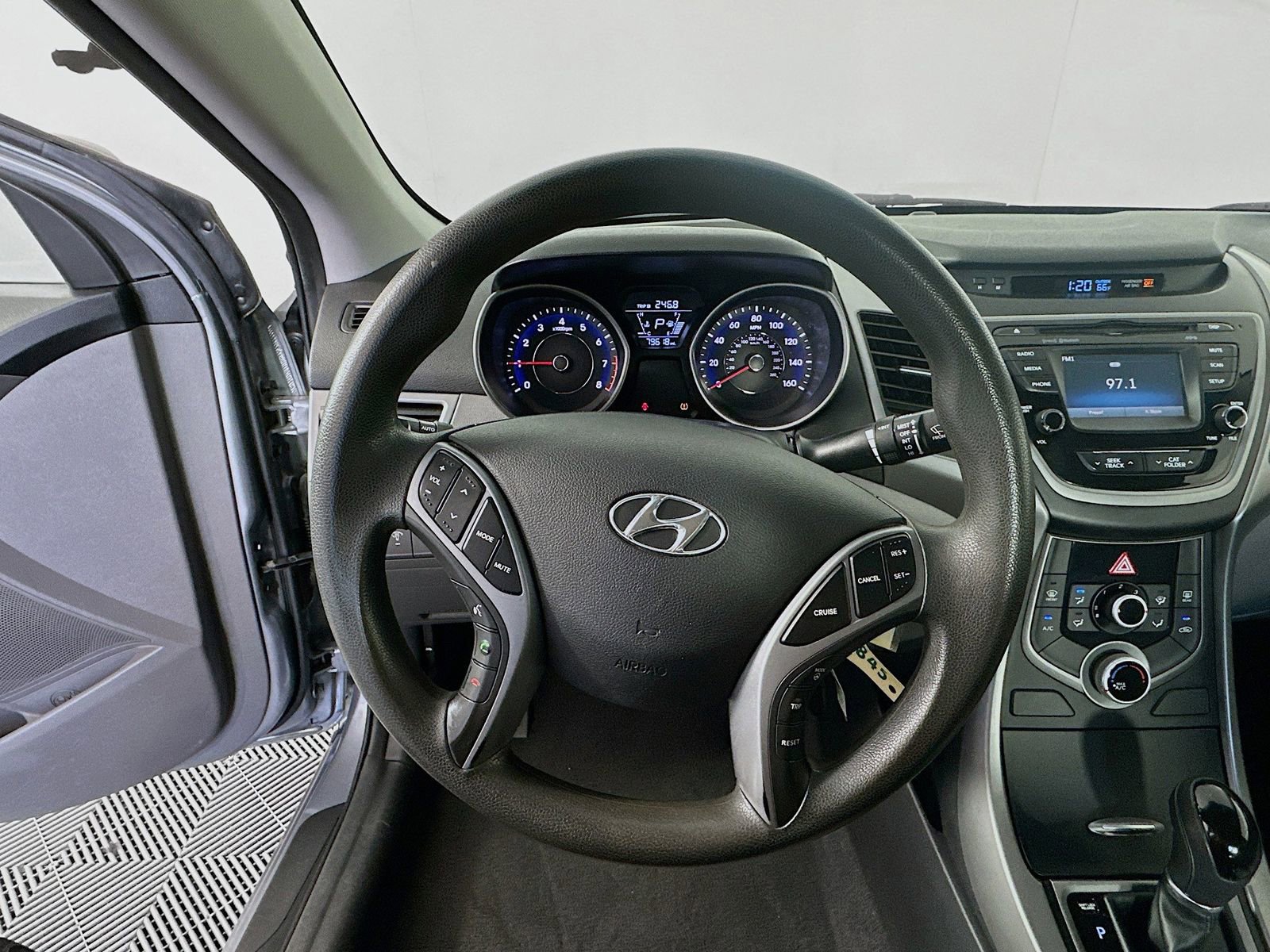 Used 2015 Hyundai Elantra SE w/ Option Group 02 FWD image 11