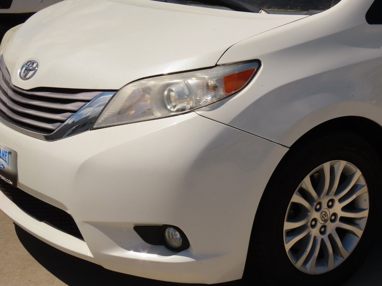 Used 2016 Toyota Sienna XLE FWD image 3