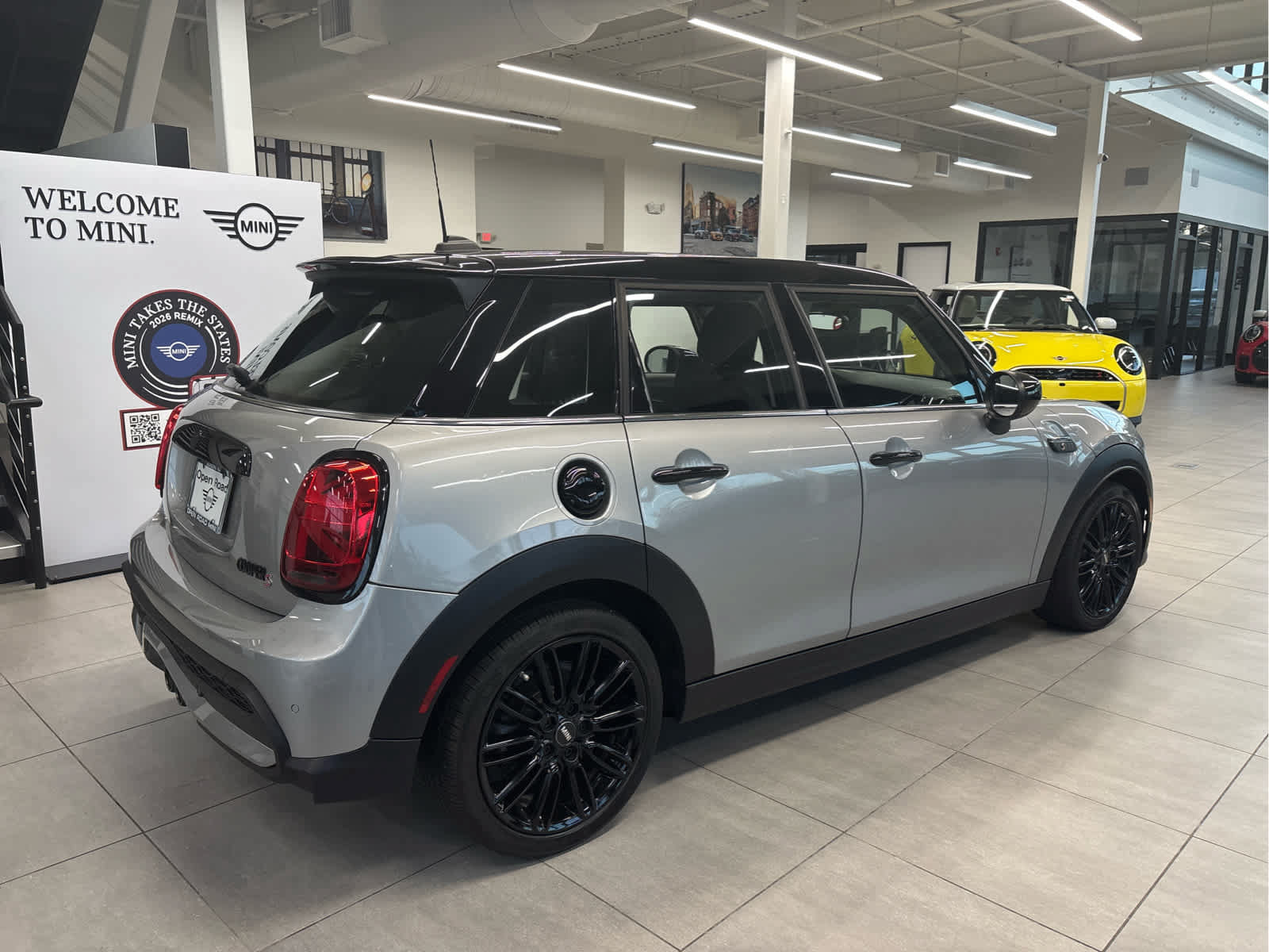 Used 2024 MINI Cooper S FWD image 5