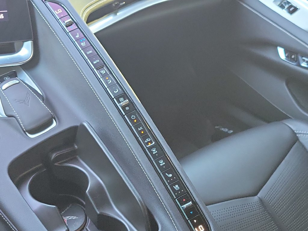 Used 2022 Chevrolet Corvette Stingray Preferred Cpe w/ Z51 Performance Package RWD image 21