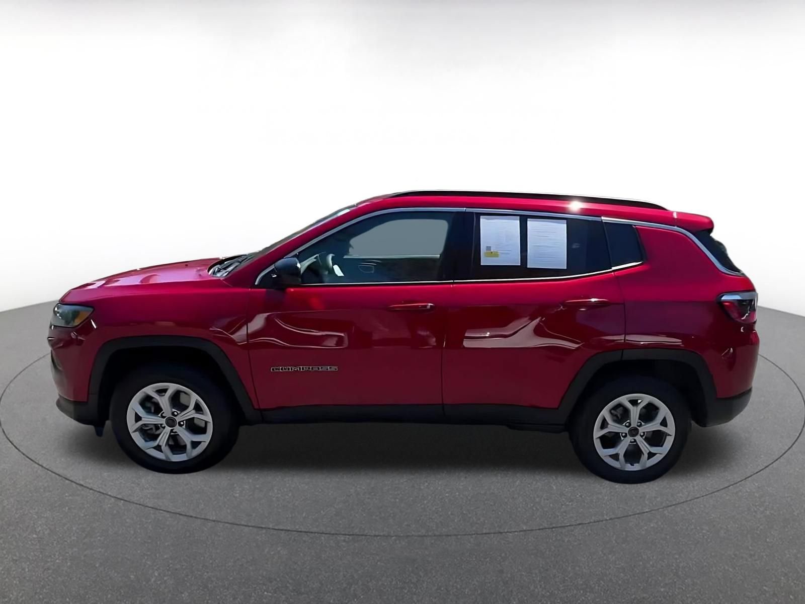 Used 2025 Jeep Compass Latitude AWD/4WD image 10