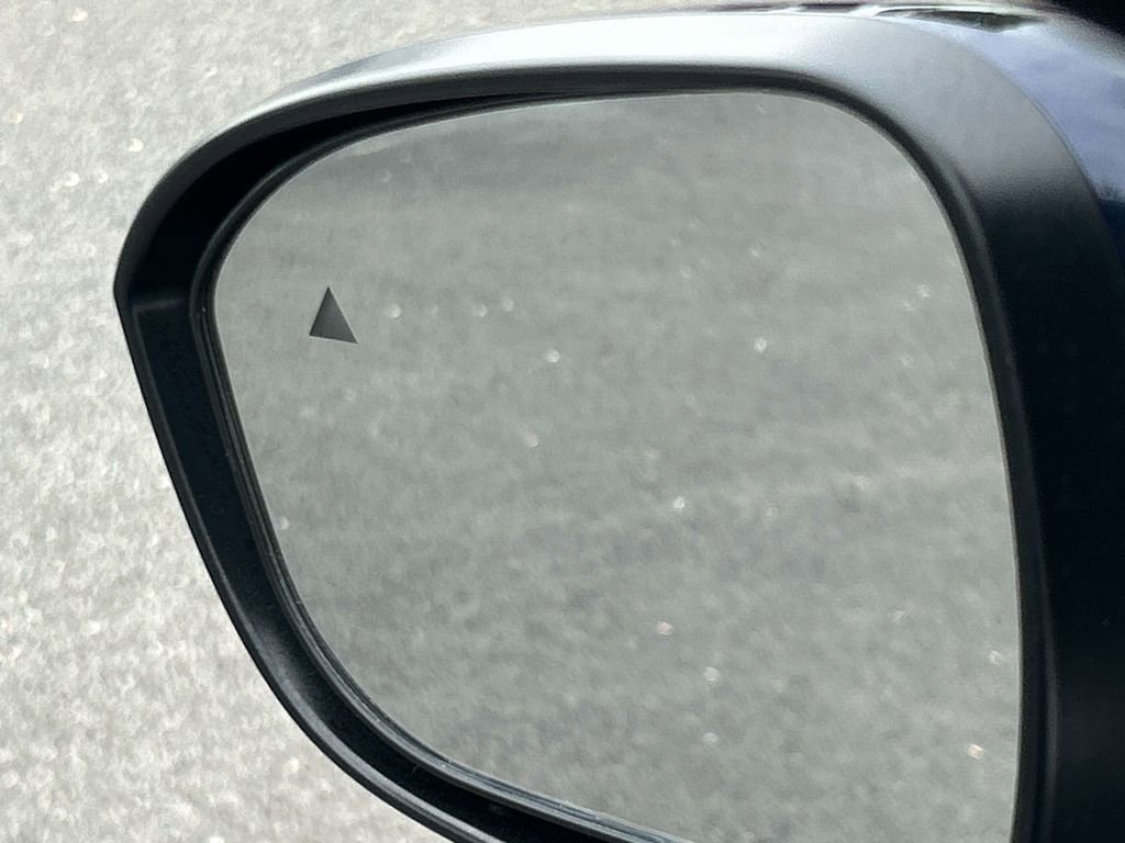 Used 2025 Mitsubishi Outlander SE image 17