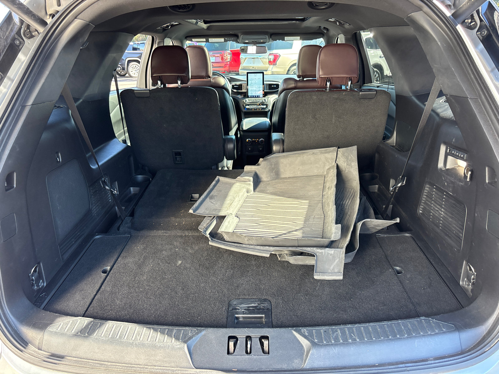 Used 2020 Ford Explorer Platinum w/ Premium Technology Package AWD/4WD image 9