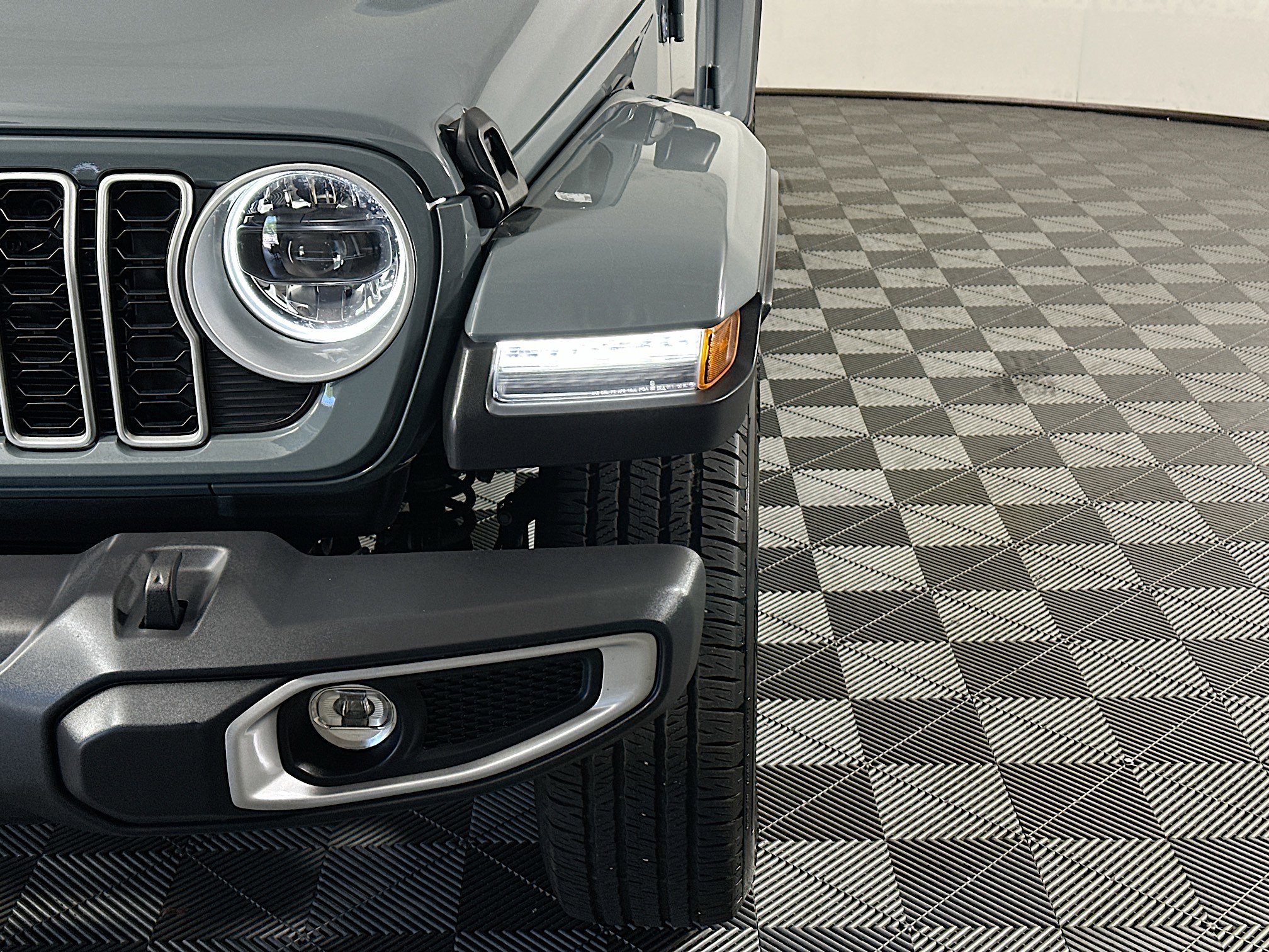 Used 2025 Jeep Wrangler Sahara image 9