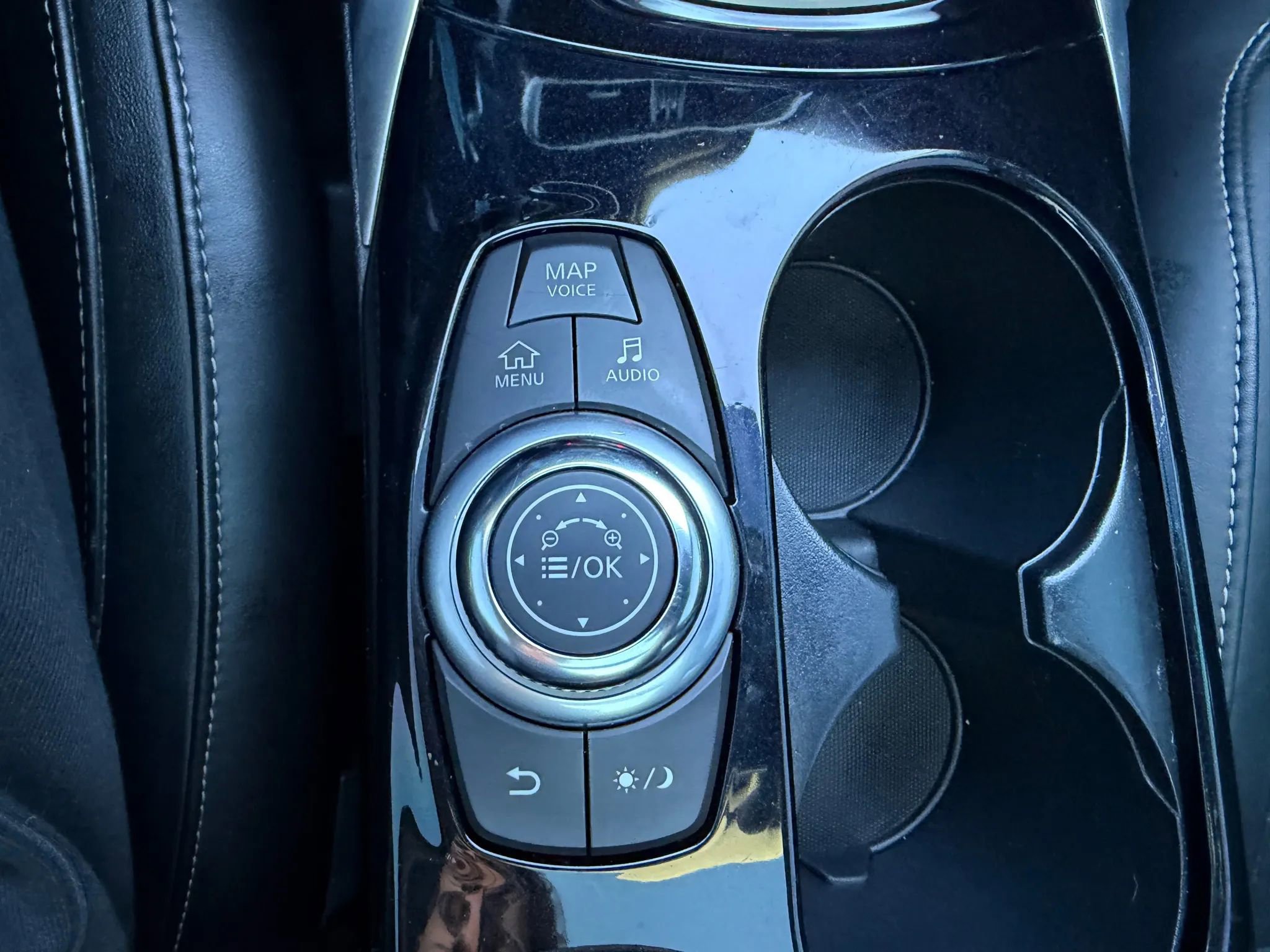 Used 2018 INFINITI QX30 Premium w/ Navigation Package image 18