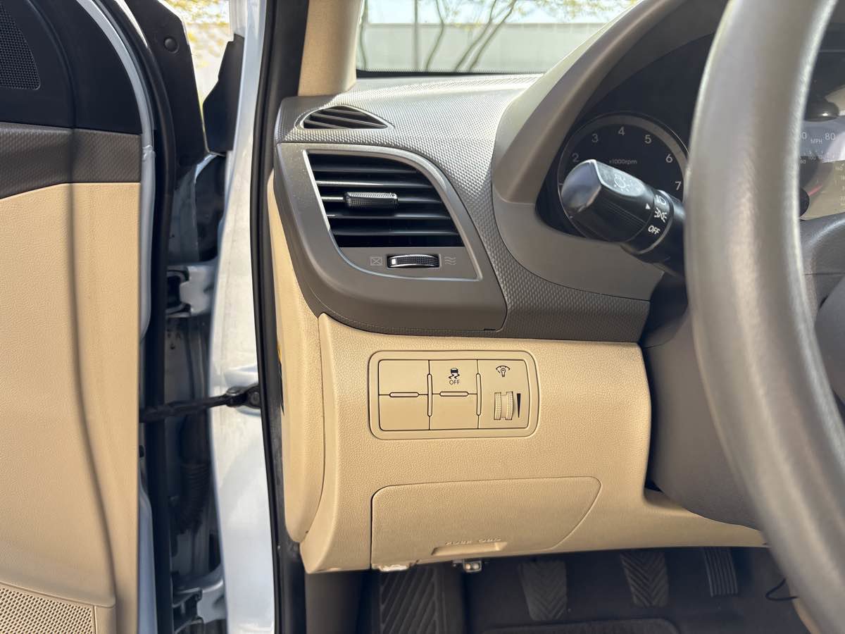 Used 2013 Hyundai Accent GLS FWD image 20