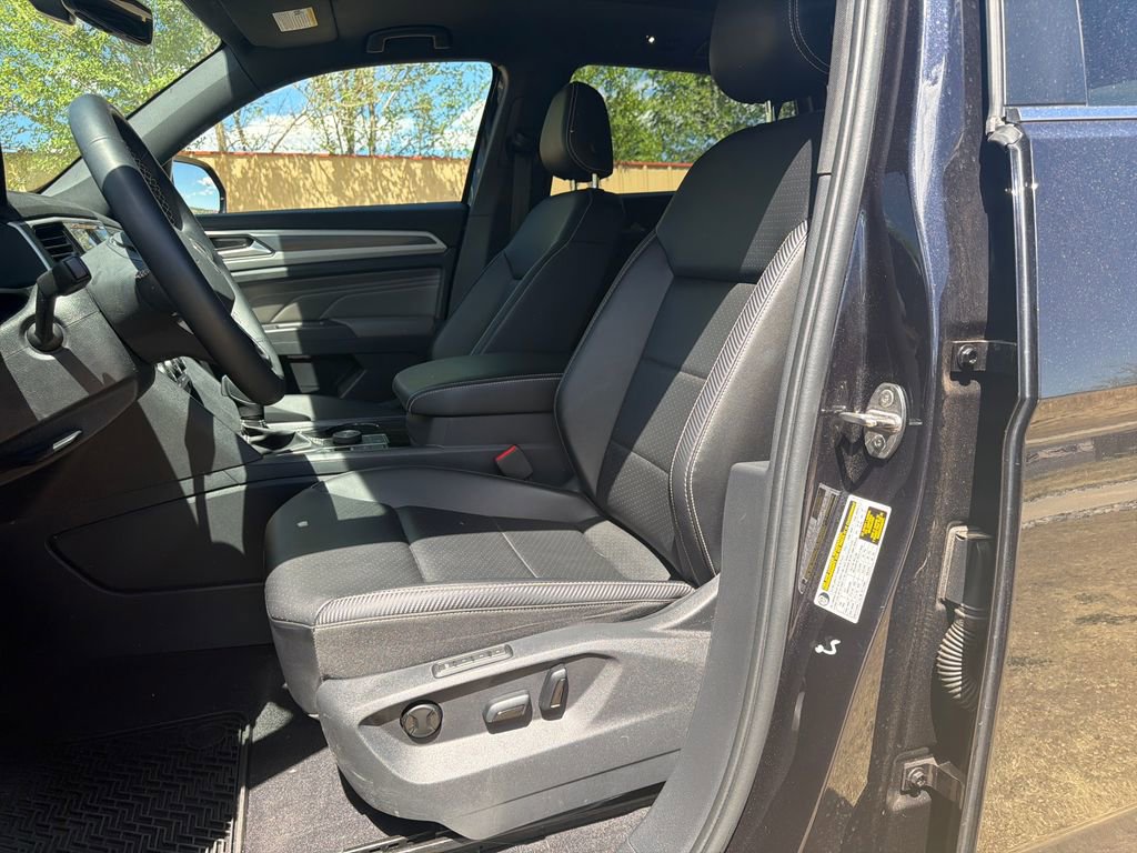 Used 2022 Volkswagen Atlas Cross Sport SEL image 11
