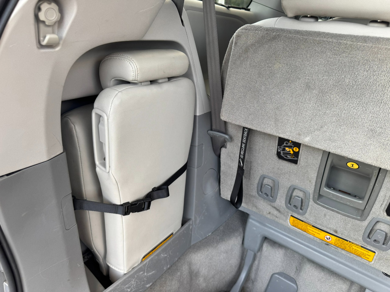 Used 2014 Toyota Sienna XLE image 32