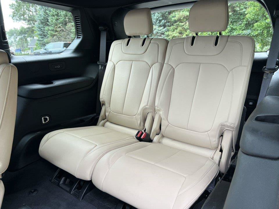 Used 2023 Jeep Grand Cherokee L Limited AWD/4WD image 6