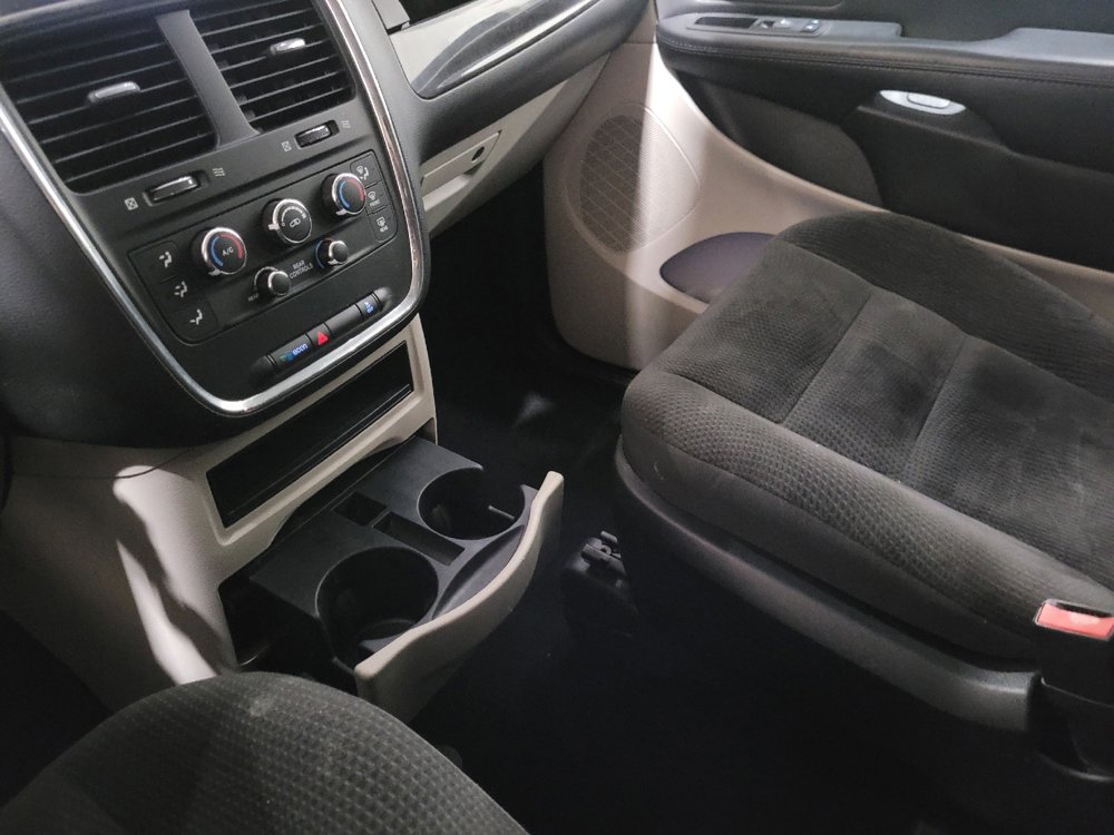Used 2018 Dodge Grand Caravan SE FWD image 26