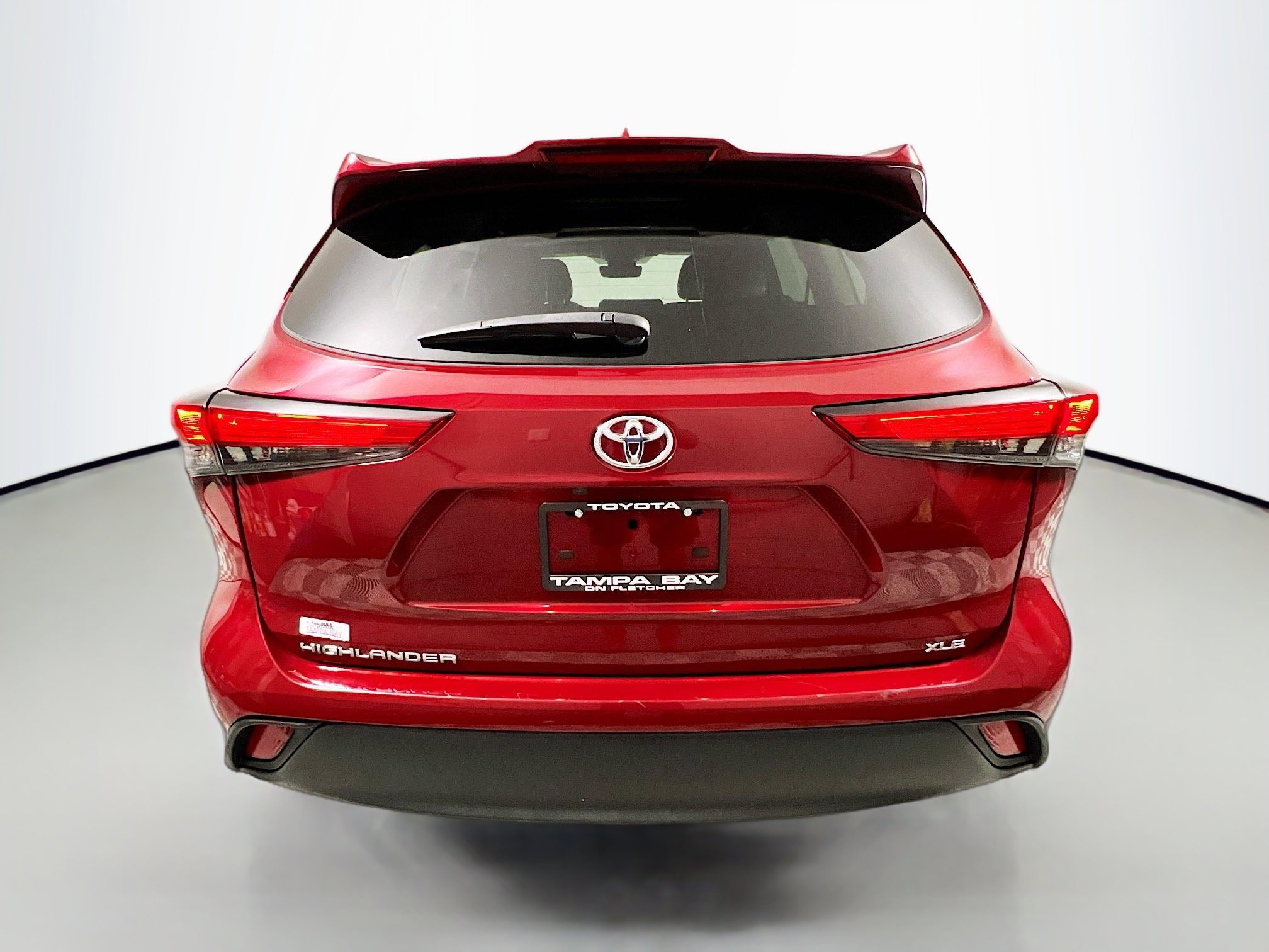Used 2023 Toyota Highlander XLE image 6