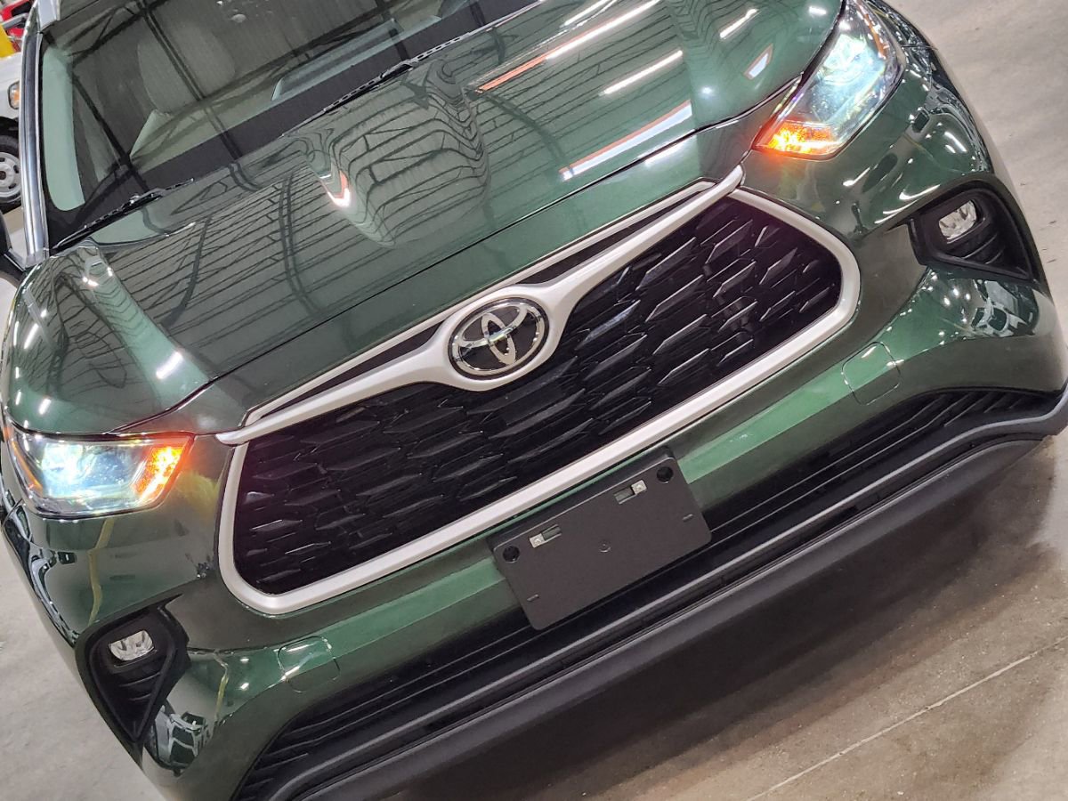 Used 2023 Toyota Highlander XLE FWD image 19