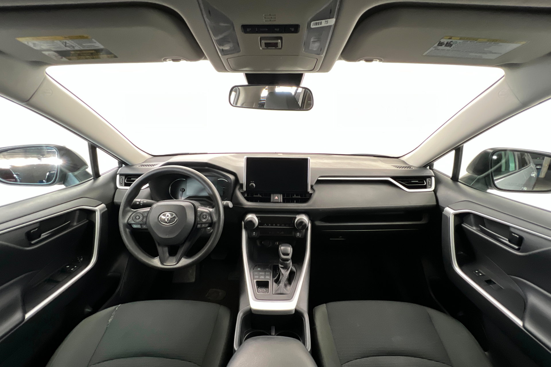 Used 2024 Toyota RAV4 LE image 10
