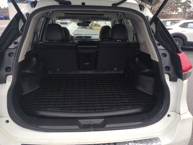 Used 2017 Nissan Rogue SL w/ SL Premium Package image 29