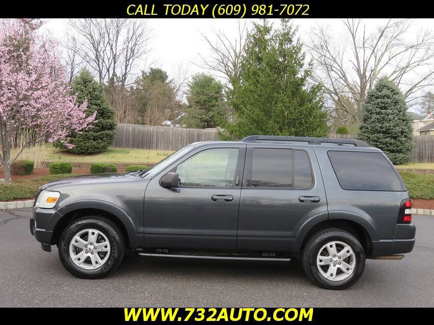 Used 2010 Ford Explorer XLT image 2