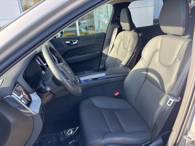 Used 2025 Volvo XC60 B5 Plus AWD/4WD image 18
