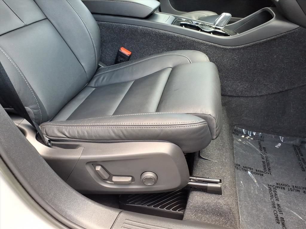 Used 2023 Volvo XC40 B5 Plus AWD/4WD image 27
