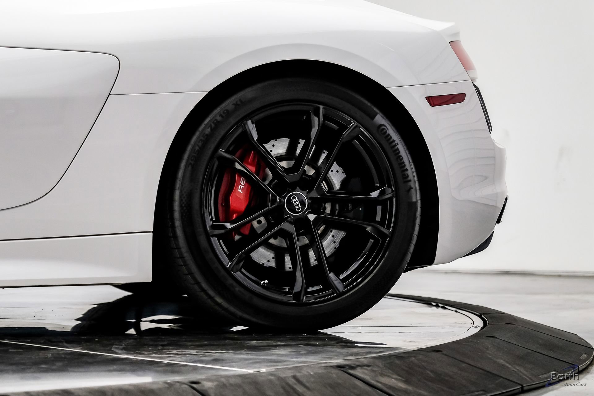 Used 2018 Audi R8 V10 RWD image 98