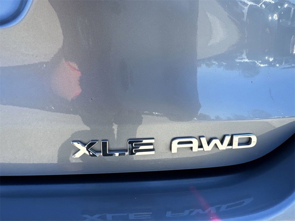 Used 2022 Toyota Highlander XLE image 37