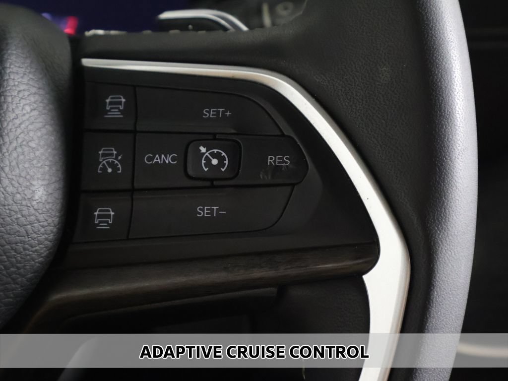 Used 2023 Jeep Grand Cherokee Limited AWD/4WD image 5