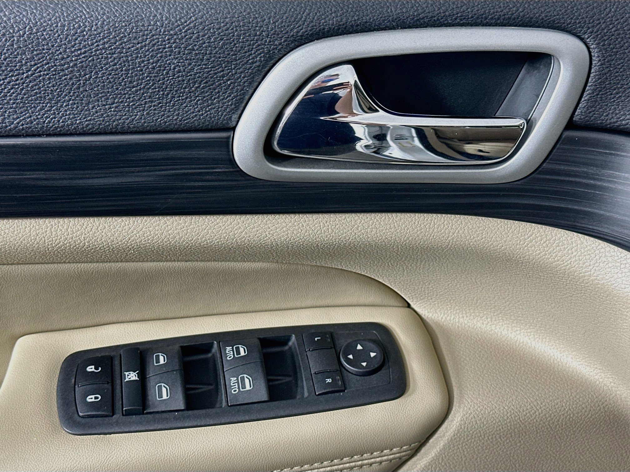Used 2022 Jeep Grand Cherokee Laredo E RWD image 15