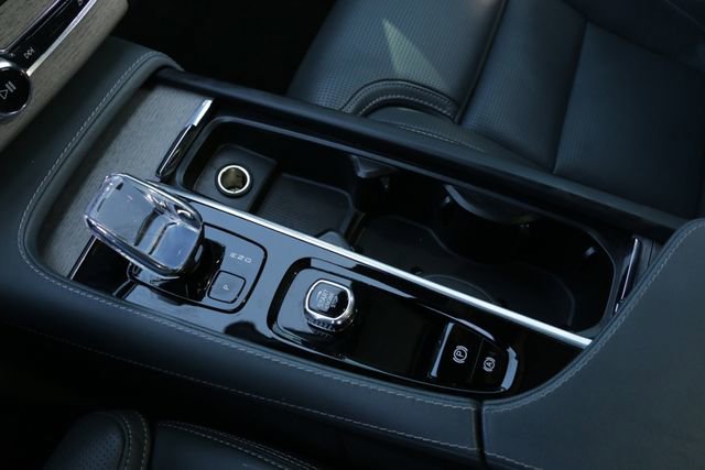 Used 2024 Volvo XC90 T8 Ultimate w/ Lounge Package image 20