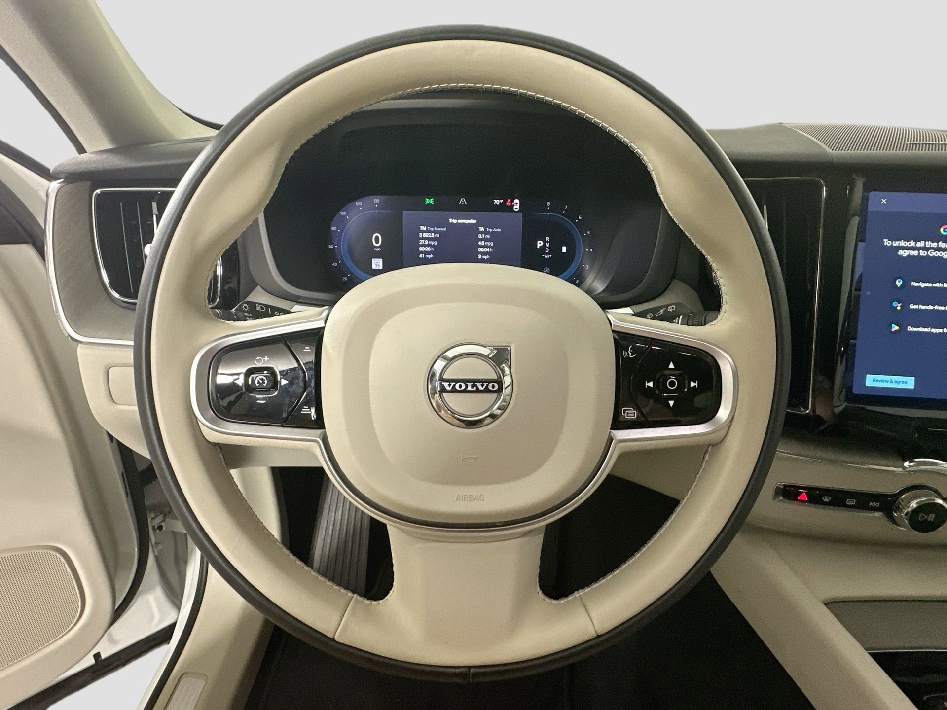 Used 2023 Volvo XC60 B5 Plus w/ Climate Package image 12