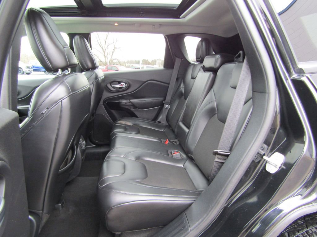 Used 2020 Jeep Cherokee Latitude Plus AWD/4WD image 22