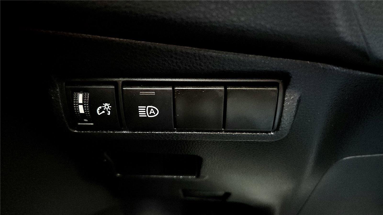 Certified 2023 Toyota Corolla Cross LE w/ Moonroof Package image 32