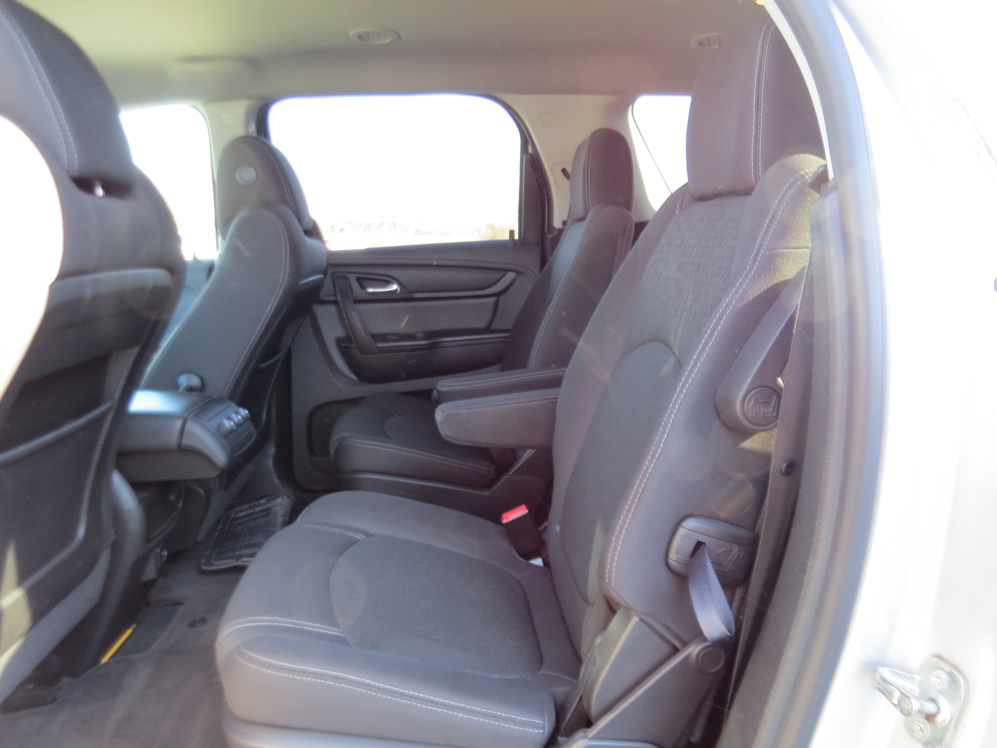 Used 2016 GMC Acadia SLE image 15