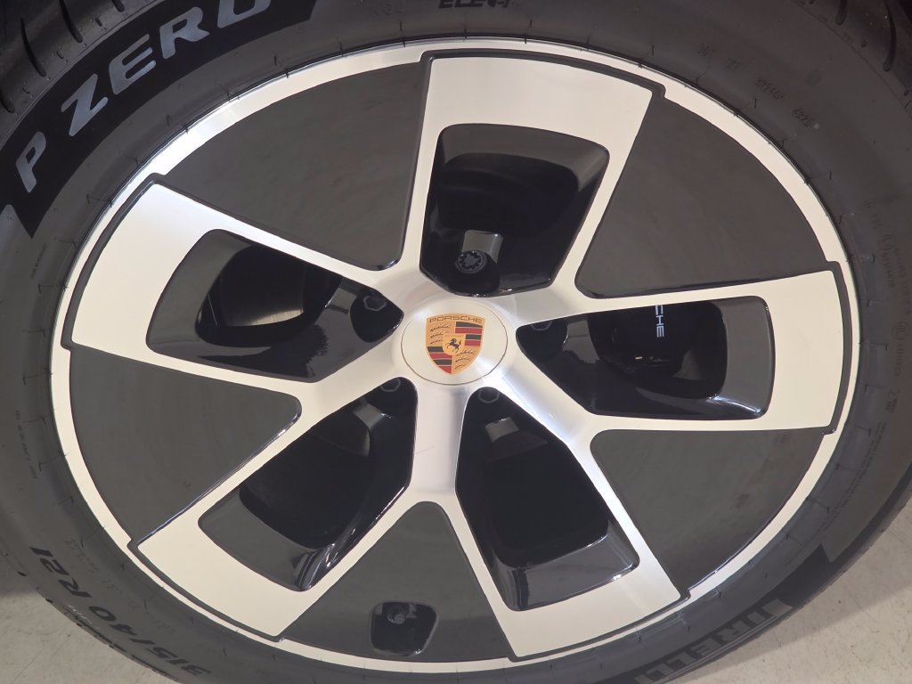 Certified 2026 Porsche Cayenne Electric AWD/4WD image 11
